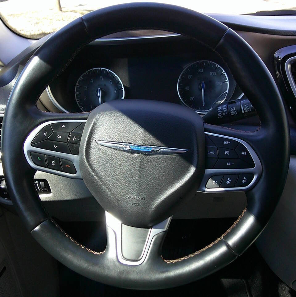 Used 2018 Chrysler Pacifica Touring-L Plus w/ Advanced Safetytec Group image 11