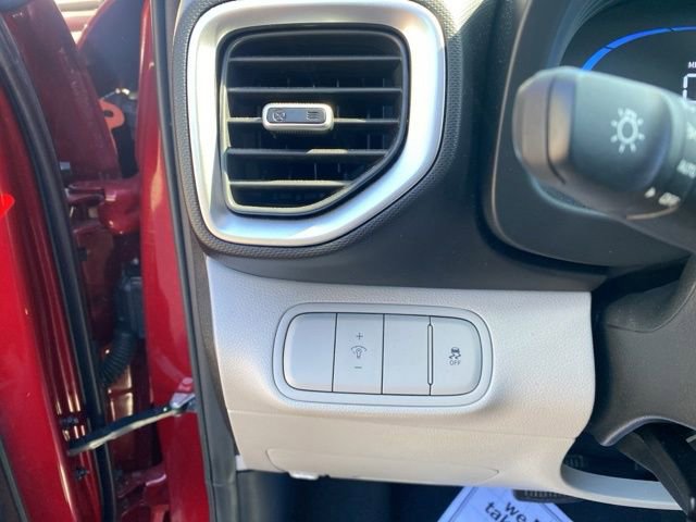 Used 2025 Hyundai Venue SEL FWD image 9