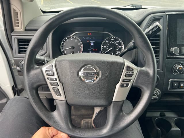Used 2022 Nissan Titan SV AWD/4WD image 9
