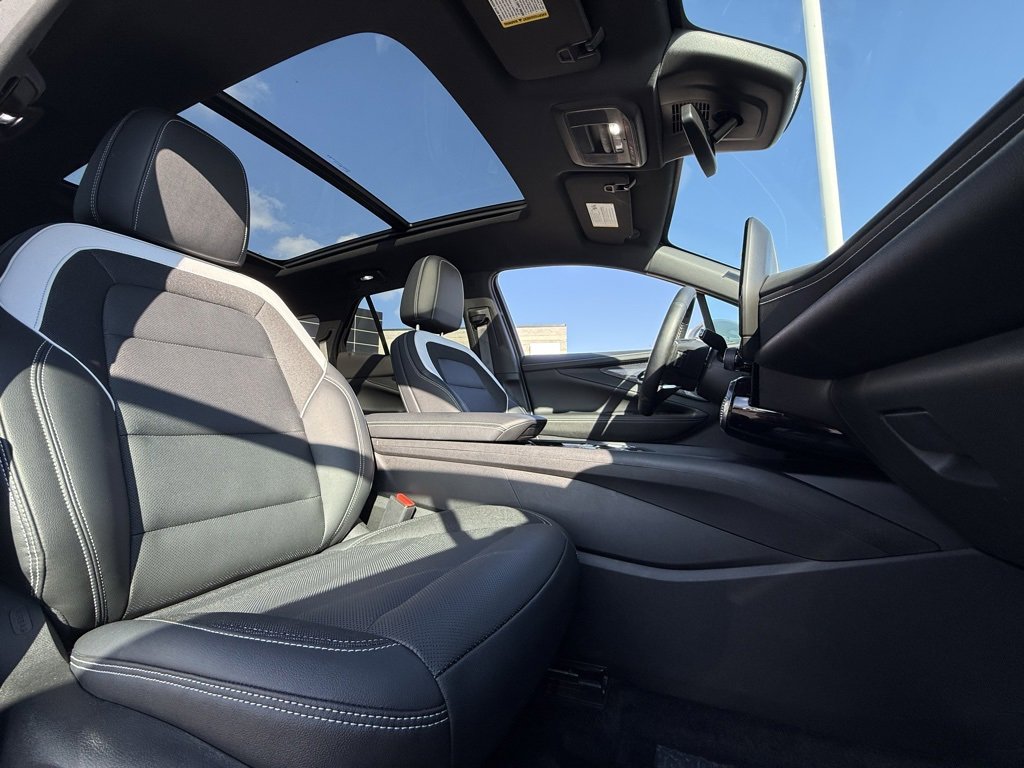 Used 2024 Chevrolet Blazer EV LT image 25