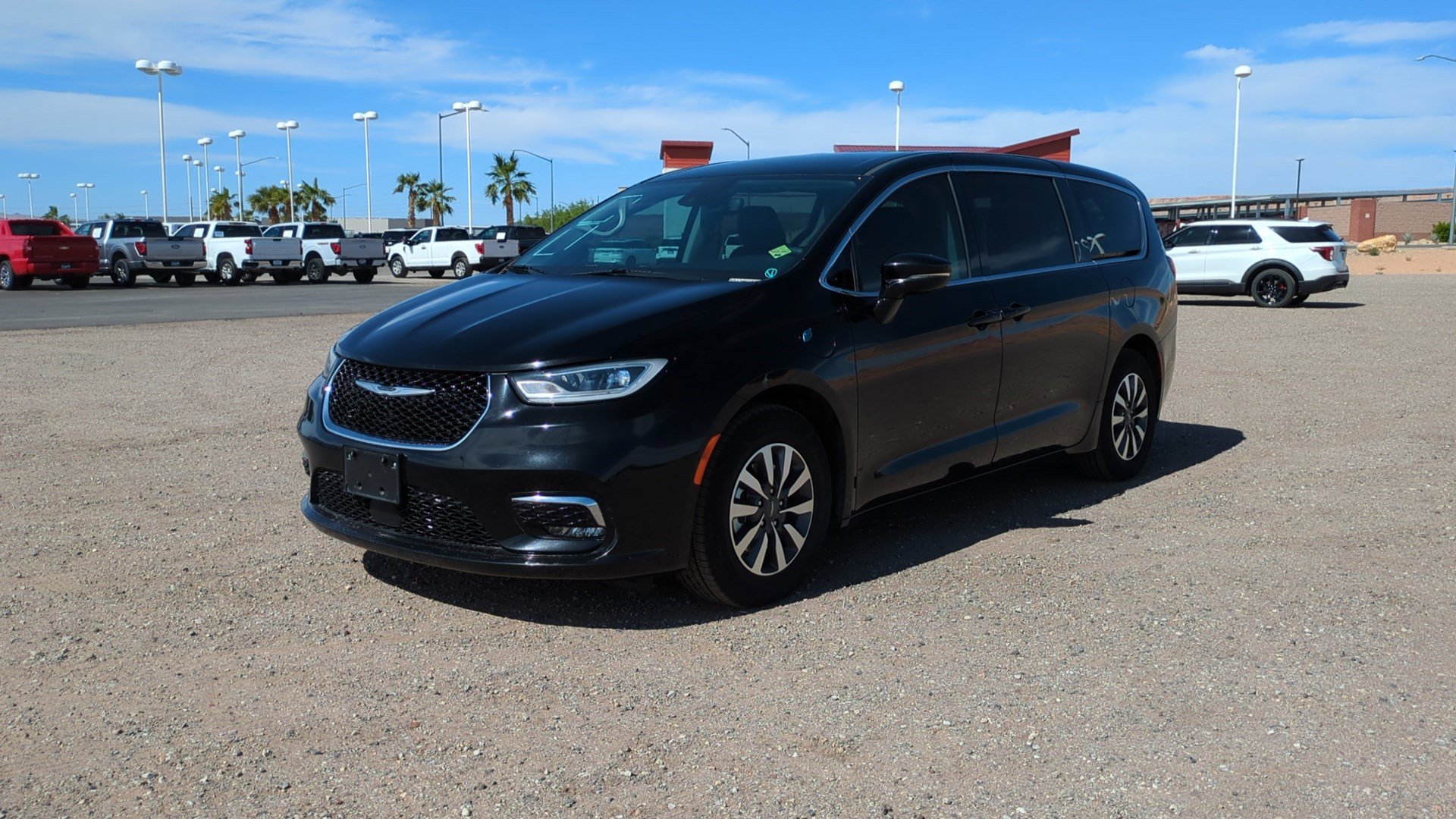 Used 2024 Chrysler Pacifica Limited FWD image 8