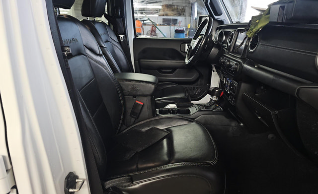 Used 2022 Jeep Wrangler Unlimited Sahara AWD/4WD image 12
