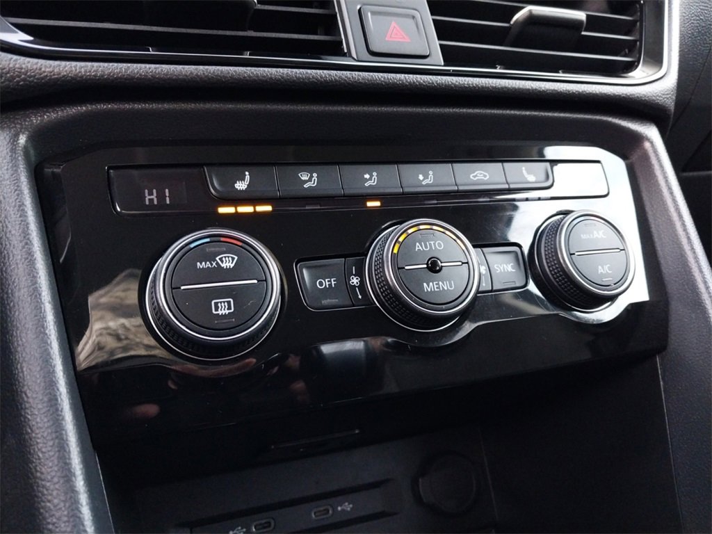 Used 2024 Volkswagen Taos SE w/ Black Wheel Package image 17