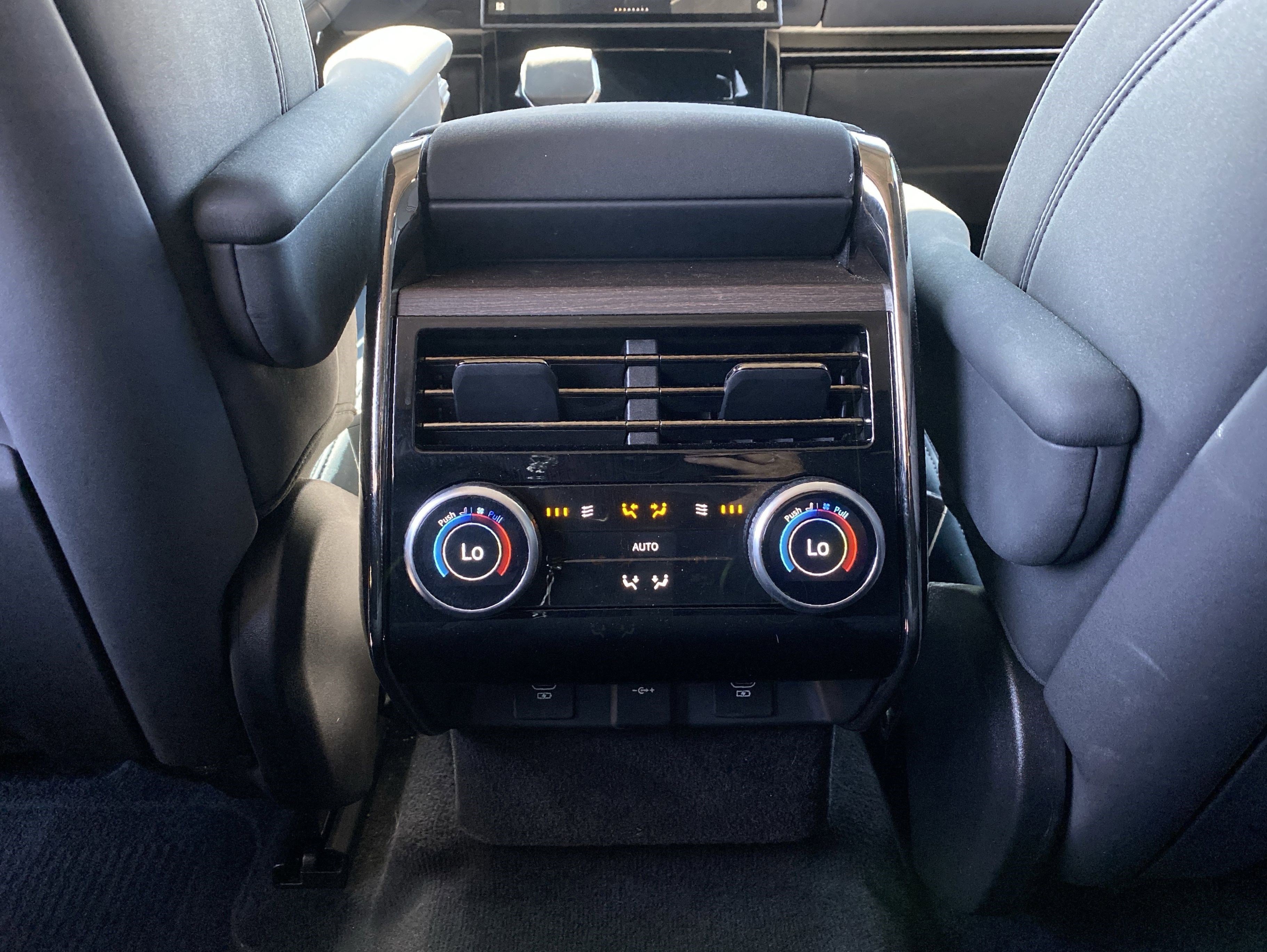 Used 2024 Land Rover Range Rover Sport SE AWD/4WD image 40
