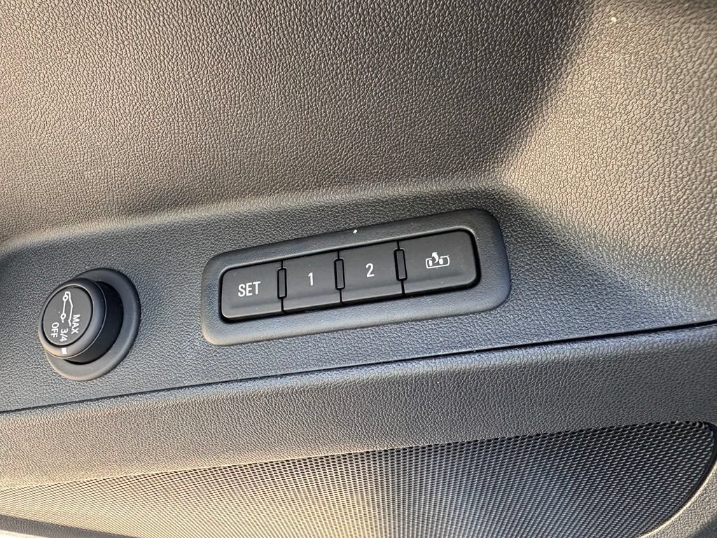 Used 2023 Chevrolet Equinox Premier FWD image 15
