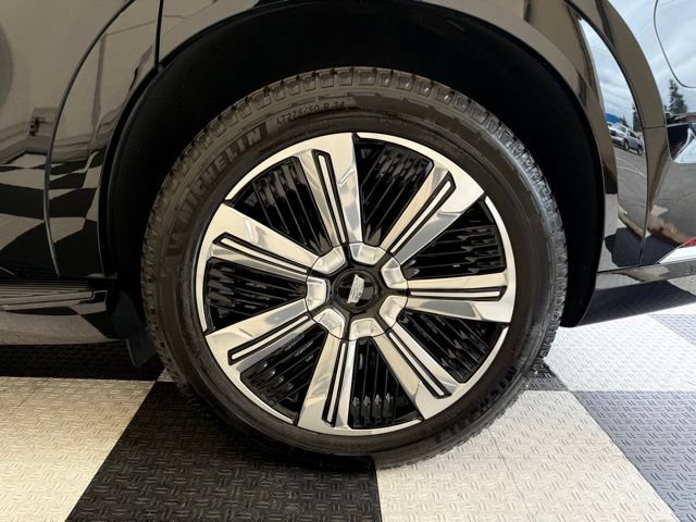 Used 2025 Cadillac Escalade IQ Luxury 2 w/ LPO, Premium Carpet Package AWD/4WD image 13