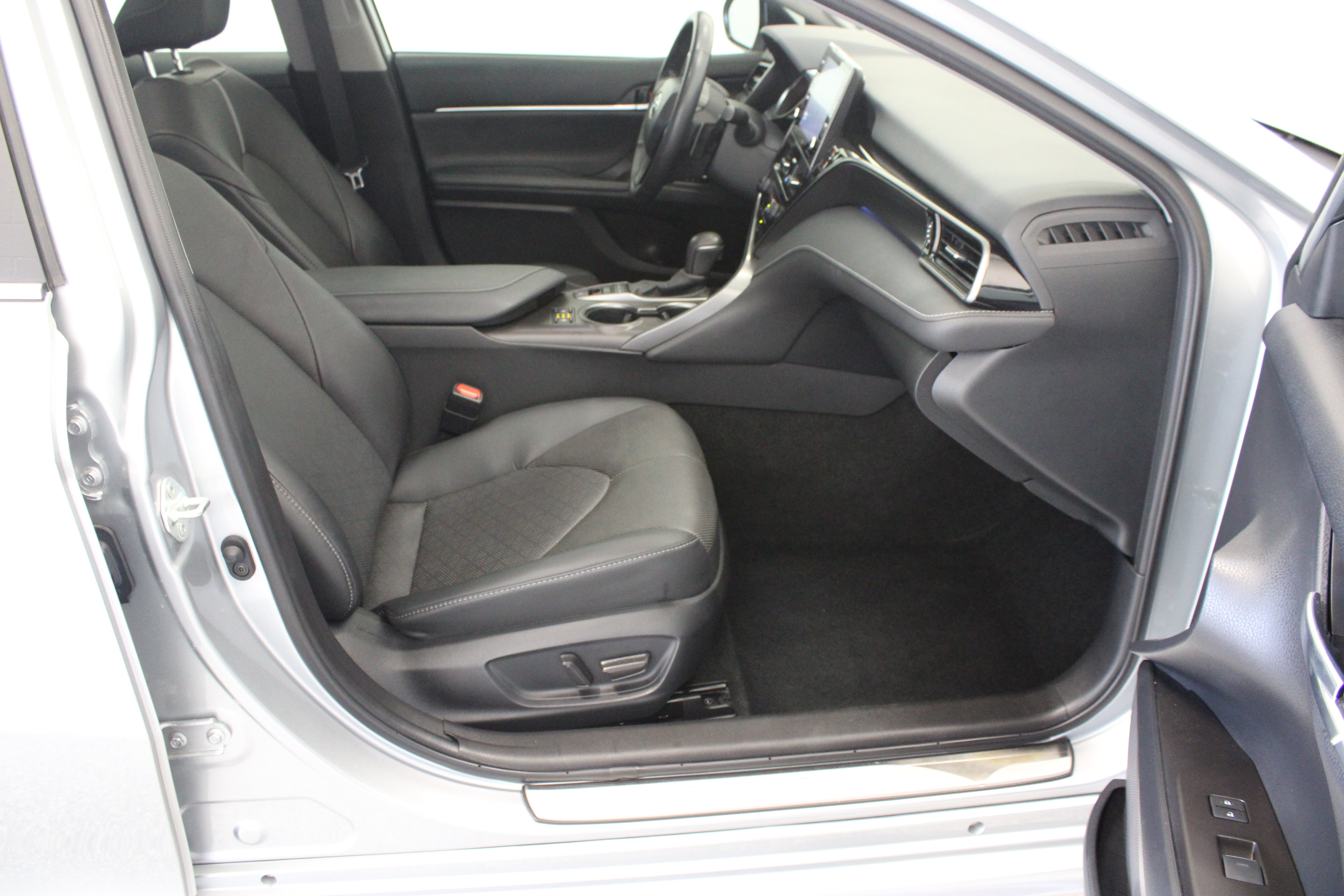 Used 2024 Toyota Camry XSE w/ Navigation Package FWD image 36