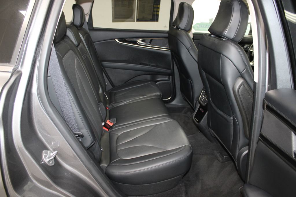 Used 2022 Lincoln Nautilus Reserve w/ Monochromatic Package image 32