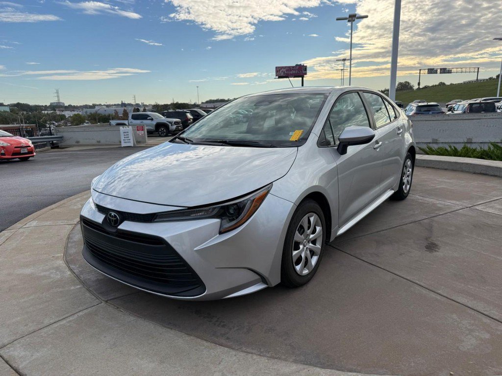 Used 2025 Toyota Corolla LE FWD image 10