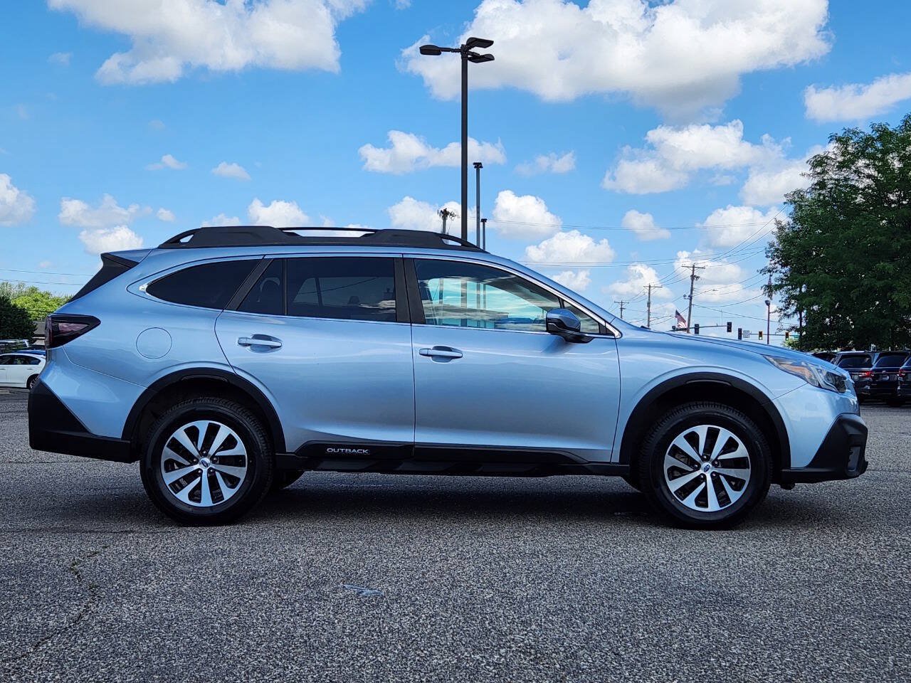 Used 2022 Subaru Outback Premium AWD/4WD image 3