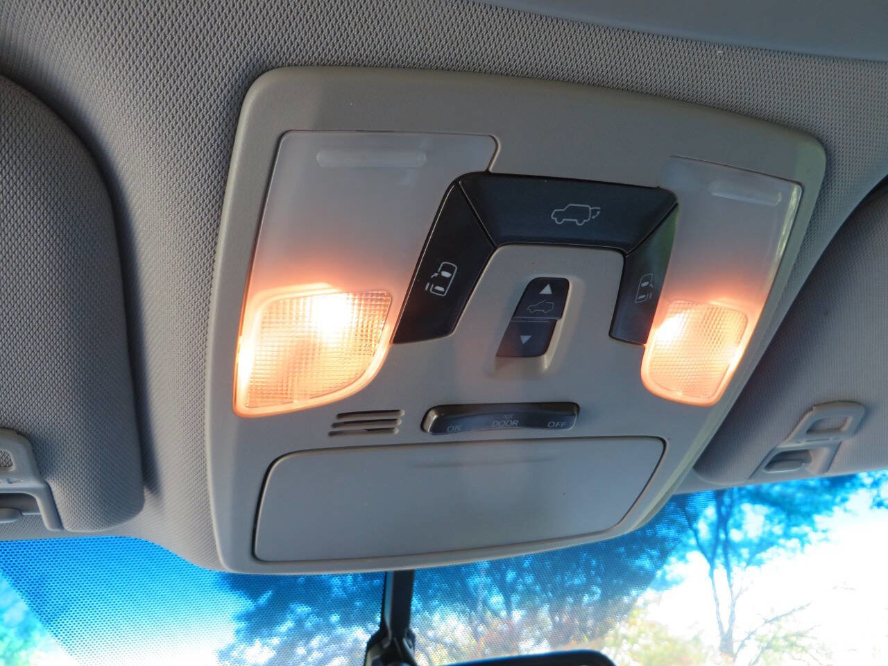 Used 2017 Toyota Sienna image 19