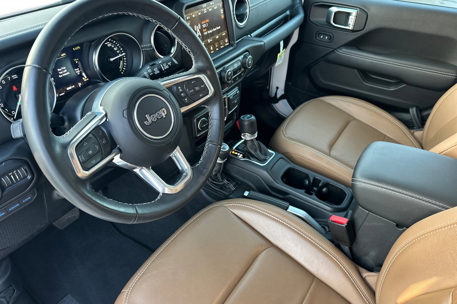 Used 2022 Jeep Wrangler Unlimited Sahara w/ Safety Group image 10