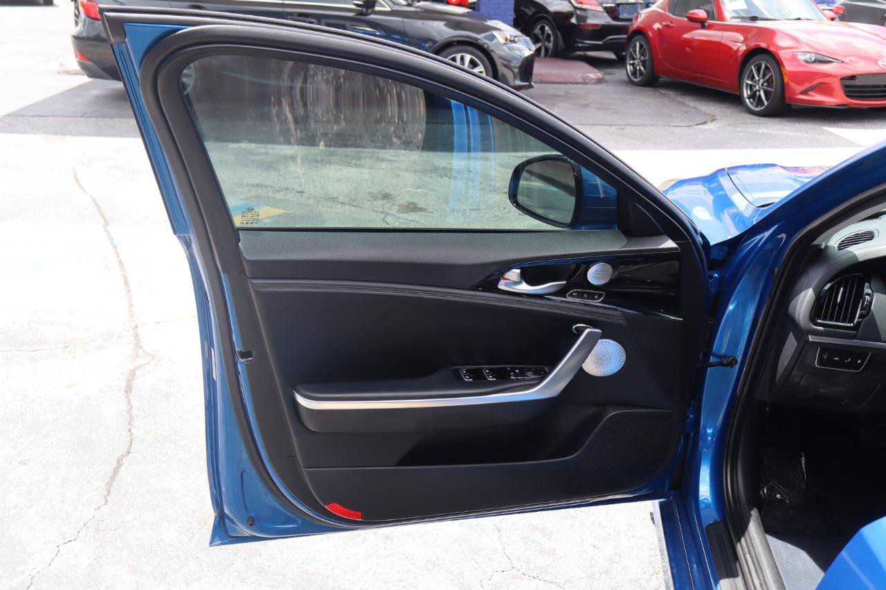 Used 2018 Kia Stinger Premium RWD image 9