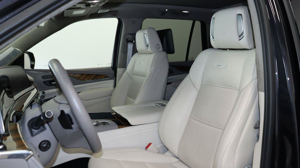 Used 2024 Cadillac Escalade Sport Platinum w/ Heavy-Duty Trailer Package AWD/4WD image 22