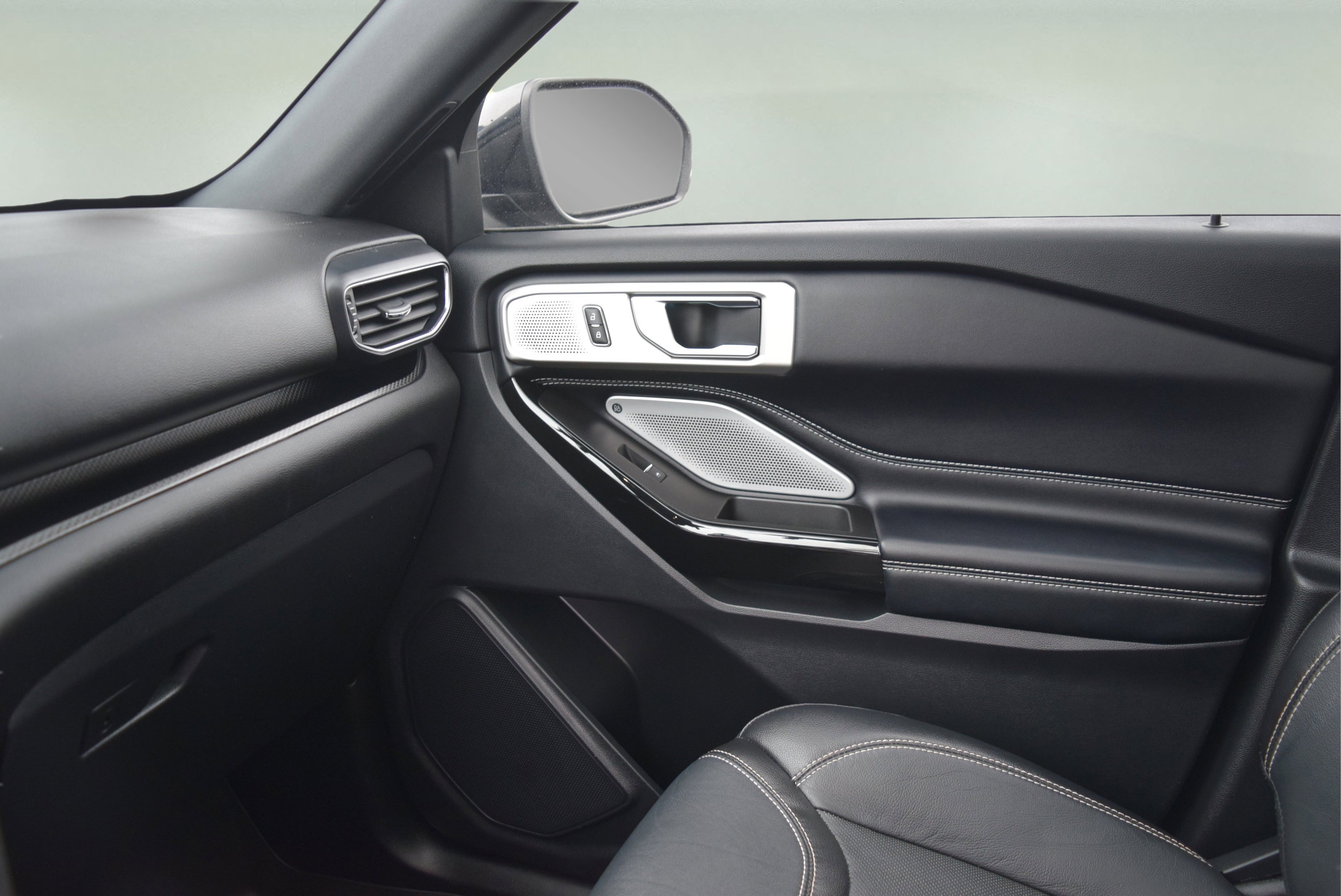 Used 2022 Ford Explorer ST w/ Equipment Group 401A AWD/4WD image 18