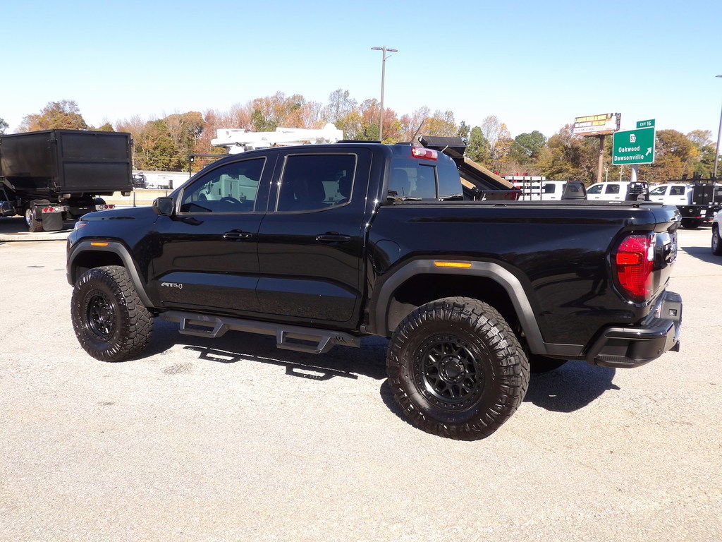 Used 2023 GMC Canyon AT4 w/ AT4 Premium Package image 4