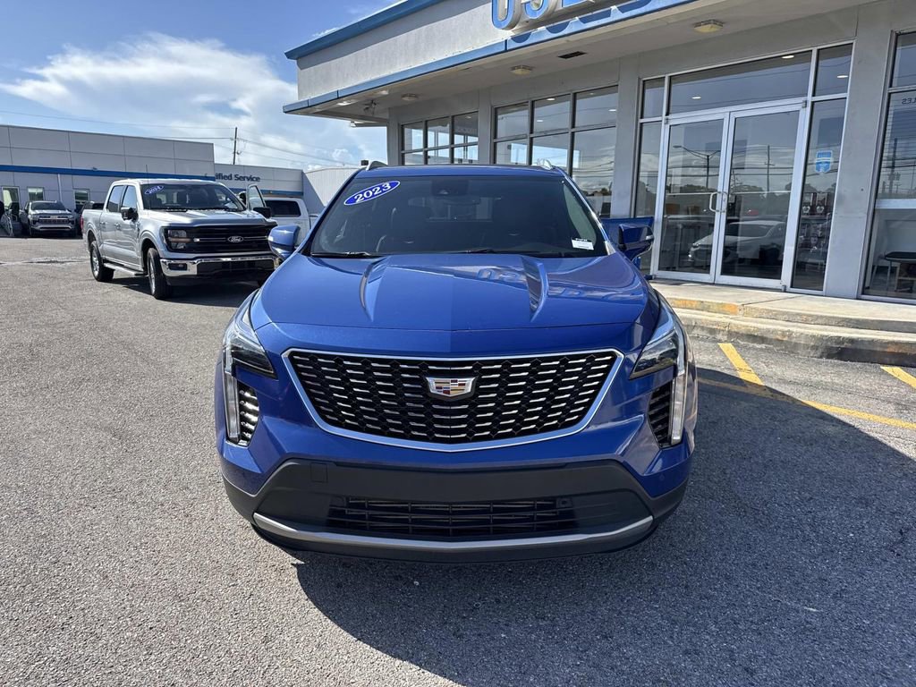 Used 2023 Cadillac XT4 Premium Luxury image 2