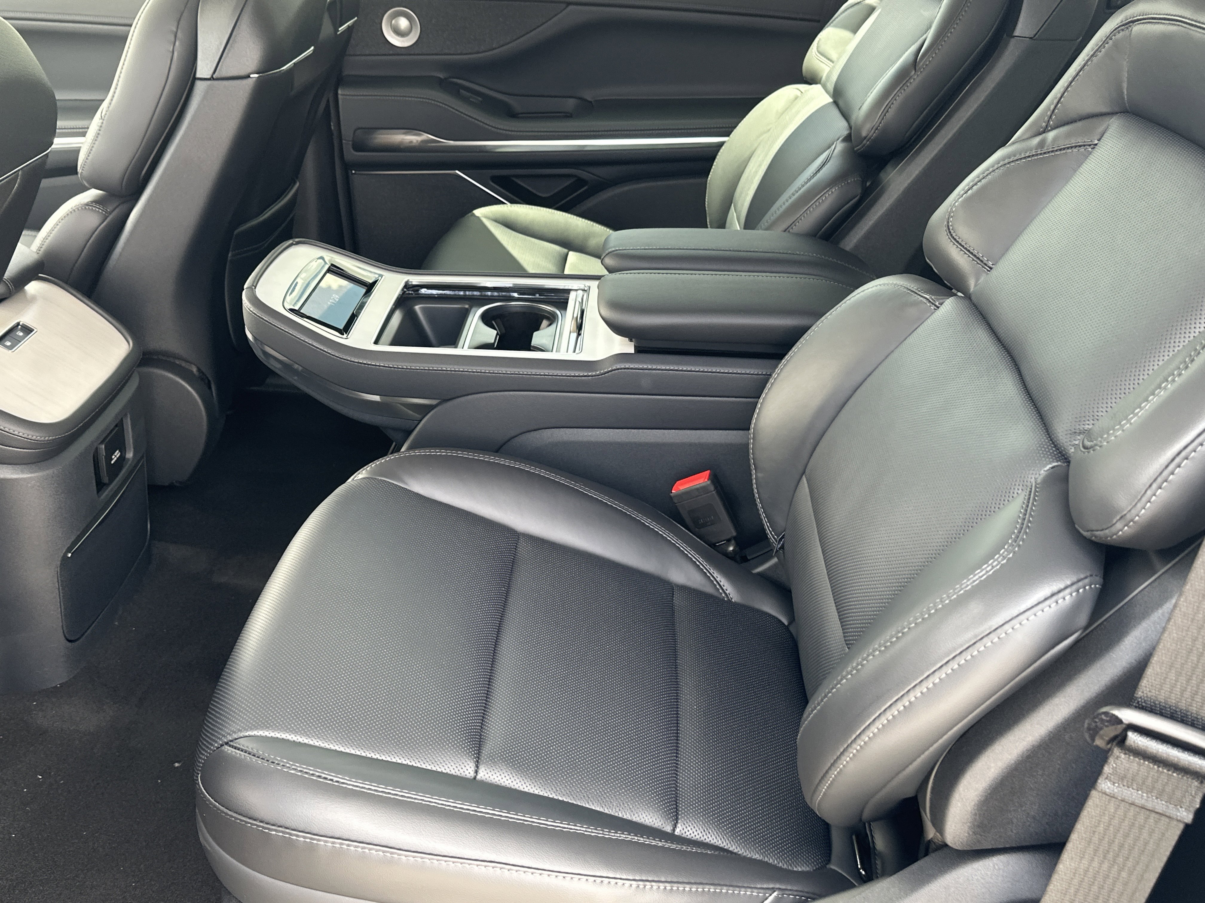 New 2025 Lincoln Navigator Reserve image 14