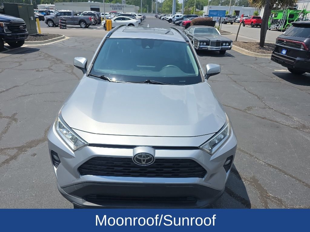 Used 2019 Toyota RAV4 XLE w/ Convenience Package FWD image 3