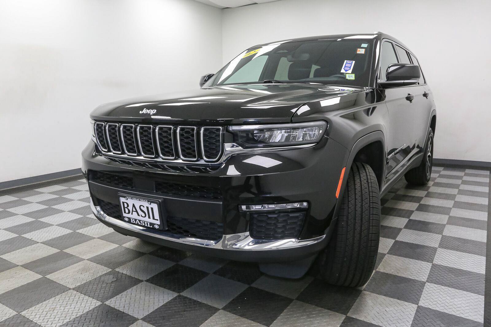 Used 2024 Jeep Grand Cherokee L Limited AWD/4WD image 4