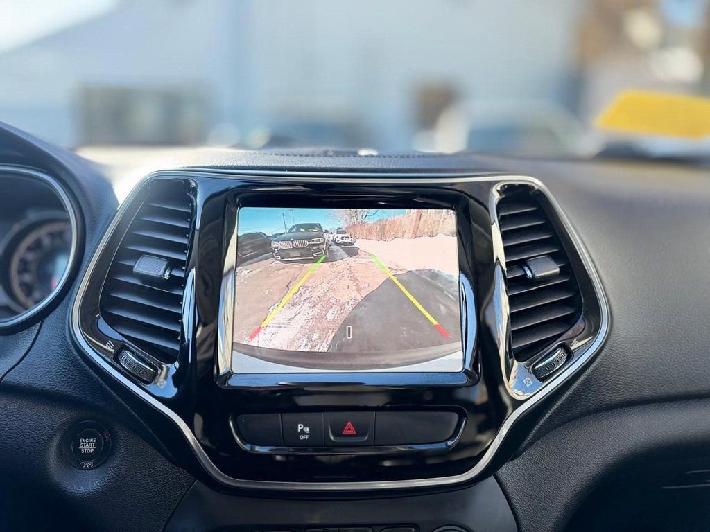 Used 2019 Jeep Cherokee Limited image 15