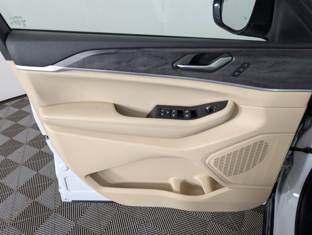 Certified 2024 Jeep Grand Cherokee Limited image 16