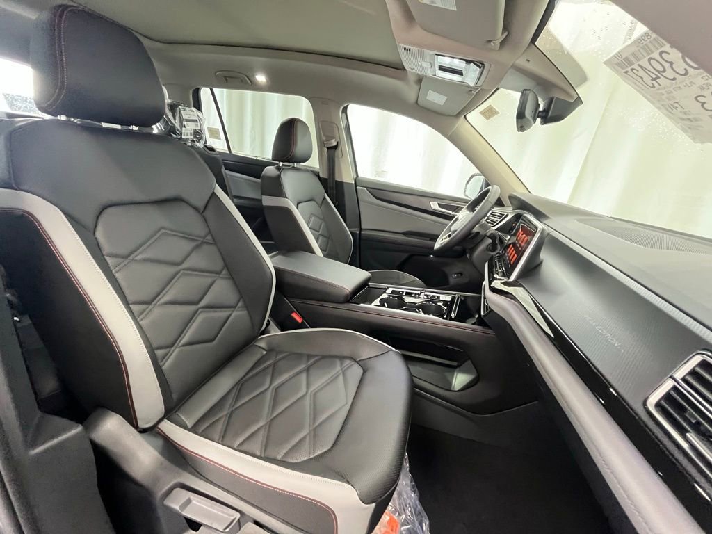 New 2026 Volkswagen Atlas Peak Edition image 12