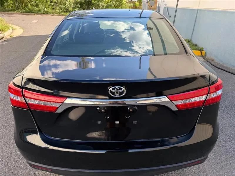 Used 2013 Toyota Avalon XLE Touring FWD image 17