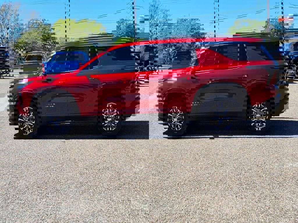 New 2026 Chevrolet Traverse LT image 2