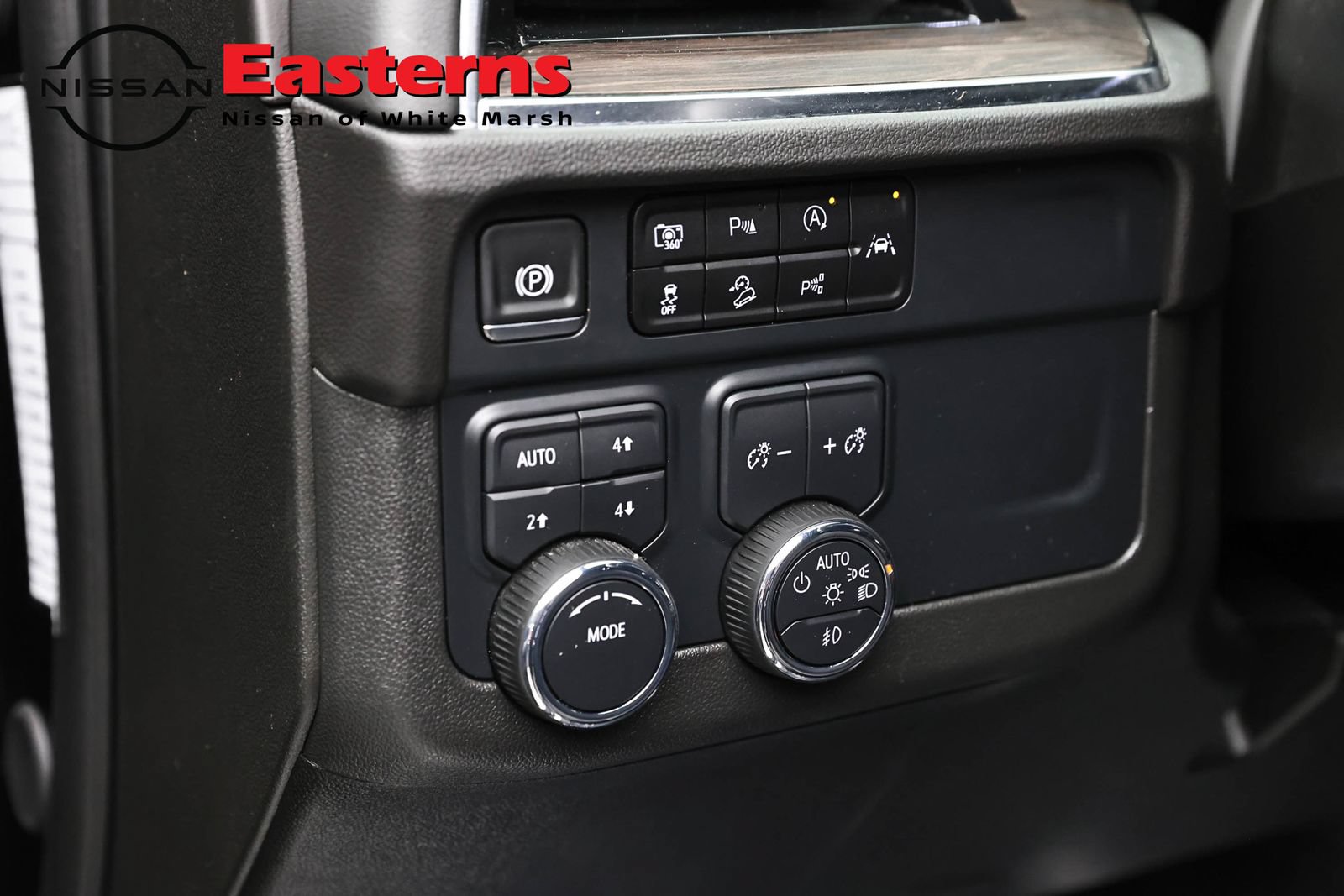 Used 2025 Chevrolet Suburban Z71 AWD/4WD image 21