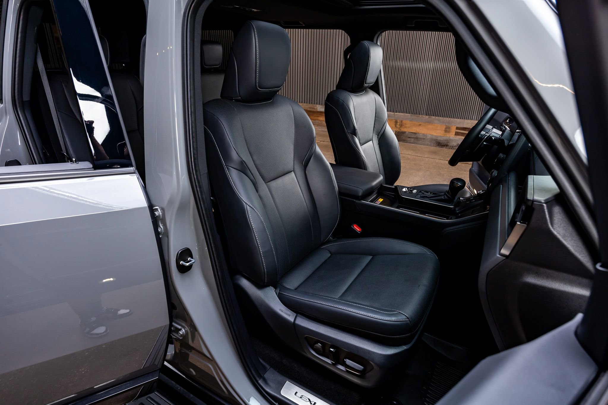 Used 2025 Lexus GX 550 w/ Cold Area Package AWD/4WD image 32