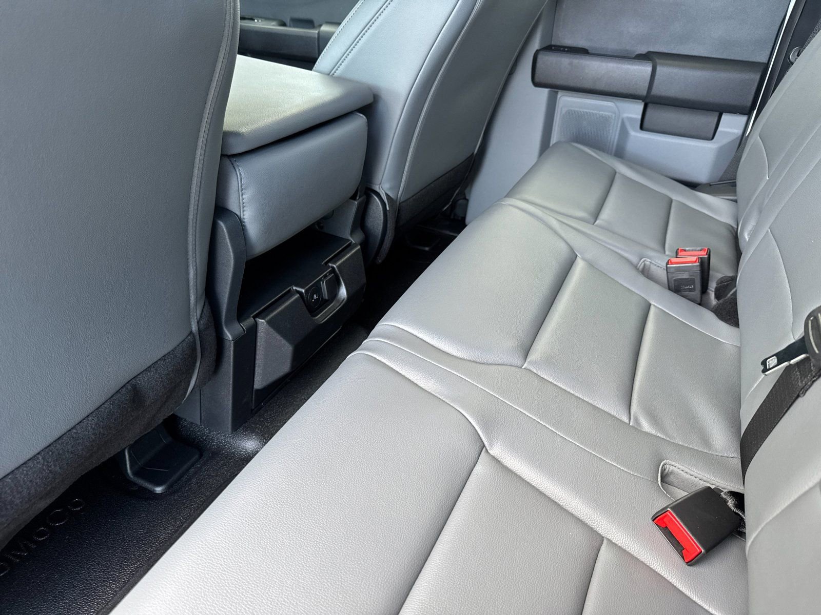 New 2025 Ford F550 4x4 SuperCab Super Duty image 12