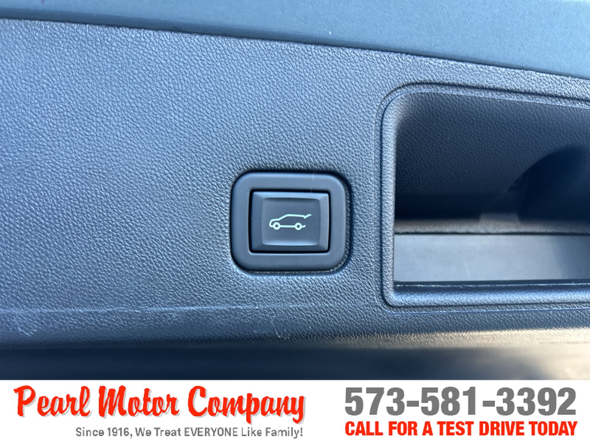 Used 2024 GMC Terrain SLT AWD/4WD image 24