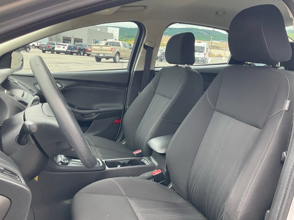 Certified 2017 Ford Focus SE FWD image 14