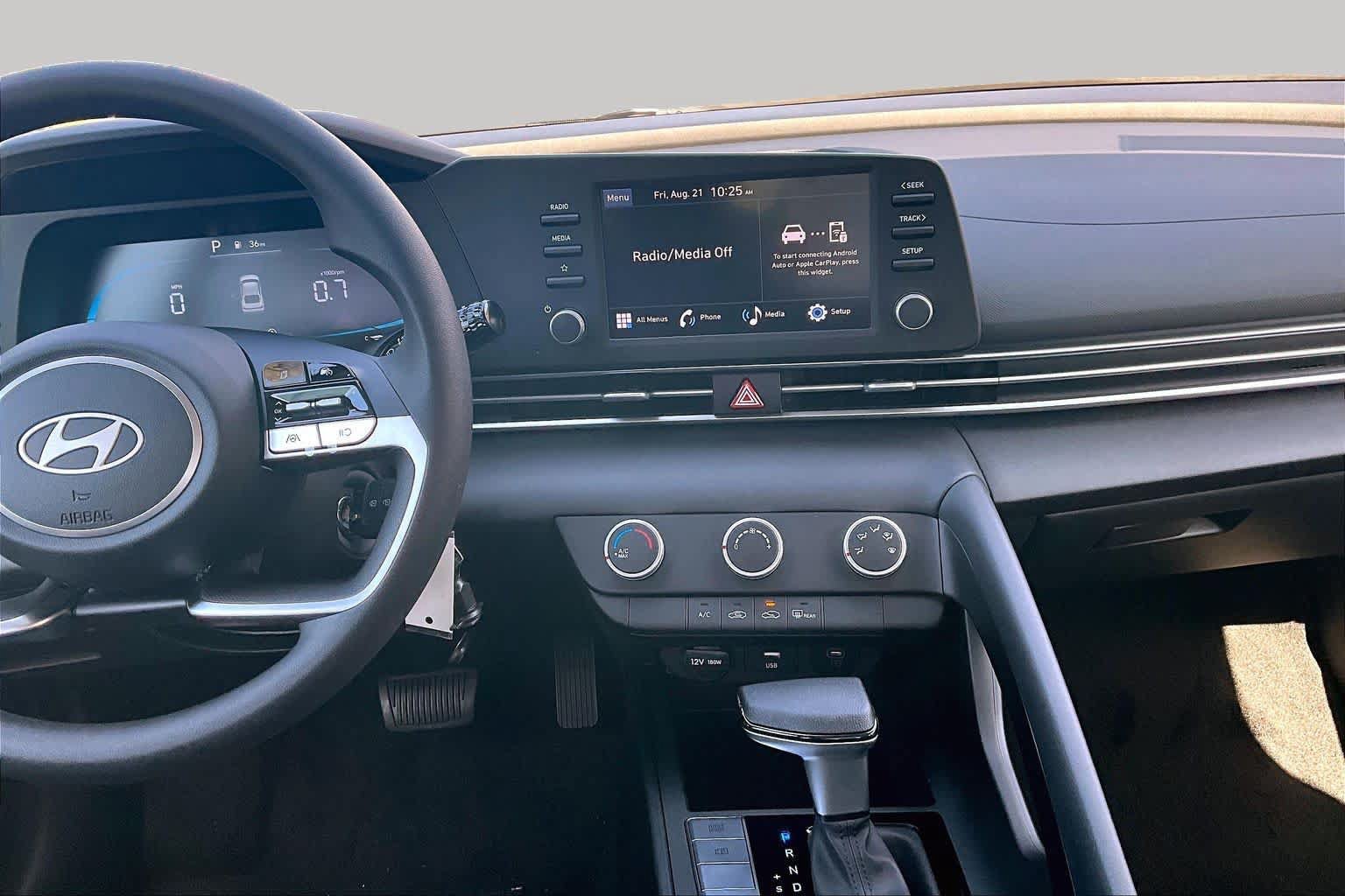 New 2026 Hyundai Elantra SE FWD image 6