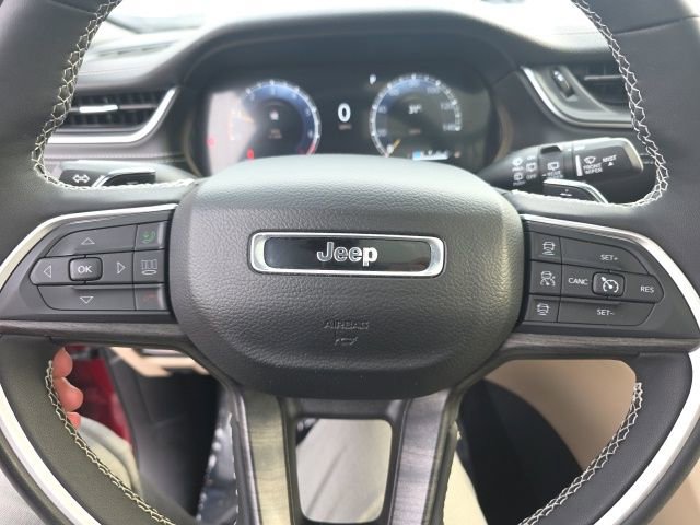 Used 2025 Jeep Grand Cherokee L Limited w/ Luxury Tech Group II image 12