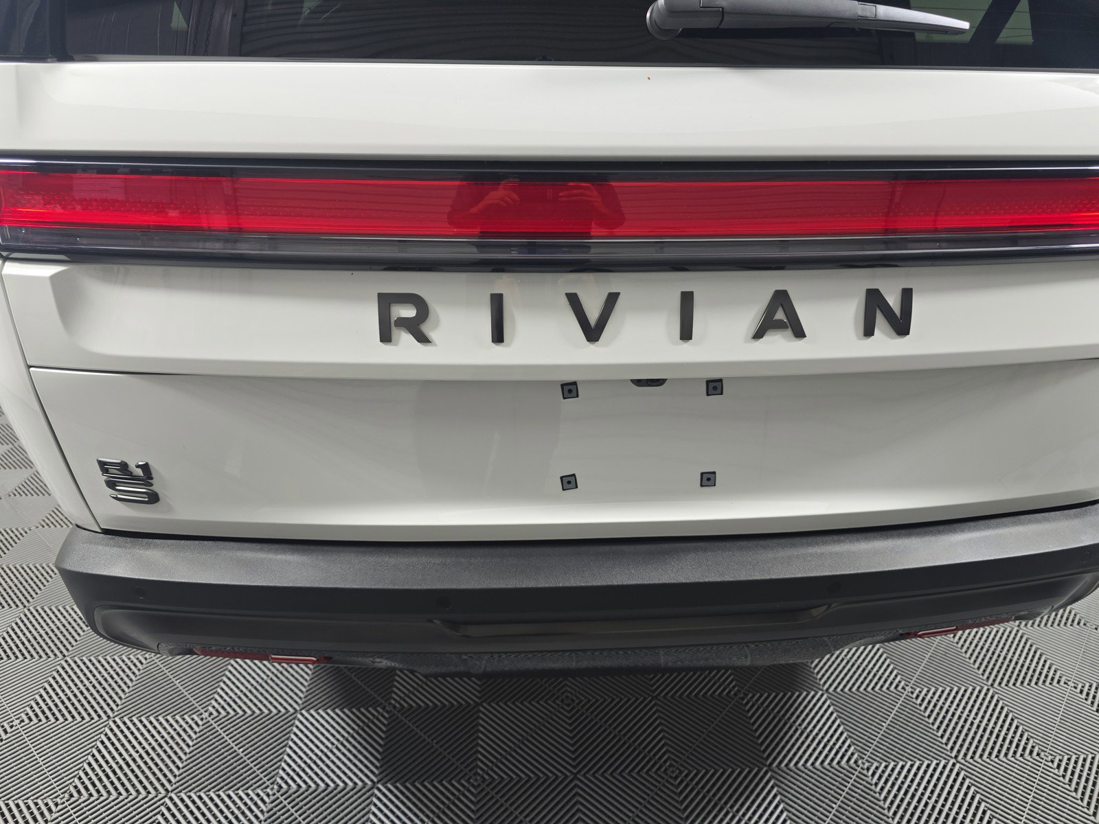 Used 2025 Rivian R1S Adventure AWD/4WD image 35