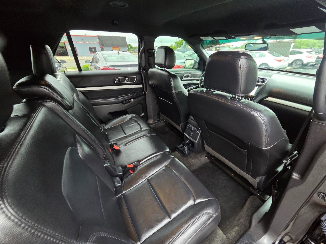 Used 2017 Ford Explorer XLT w/ Equipment Group 202A FWD image 19