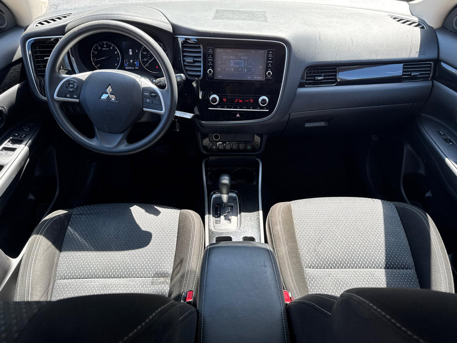 Used 2020 Mitsubishi Outlander ES image 23