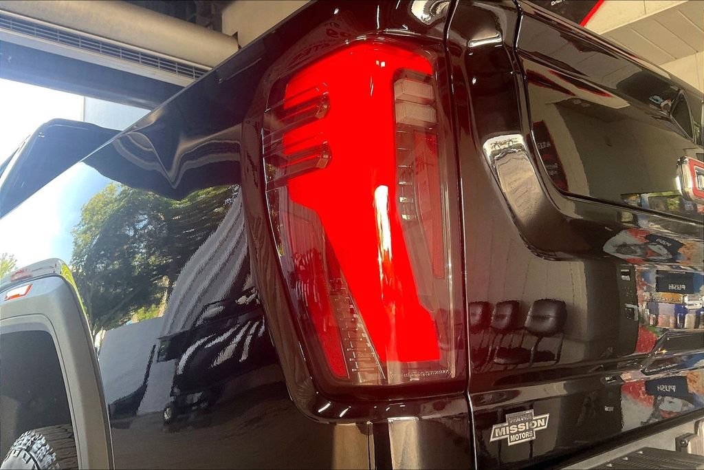 Used 2025 GMC Sierra 2500 AT4 w/ AT4 Premium Plus Package AWD/4WD image 17