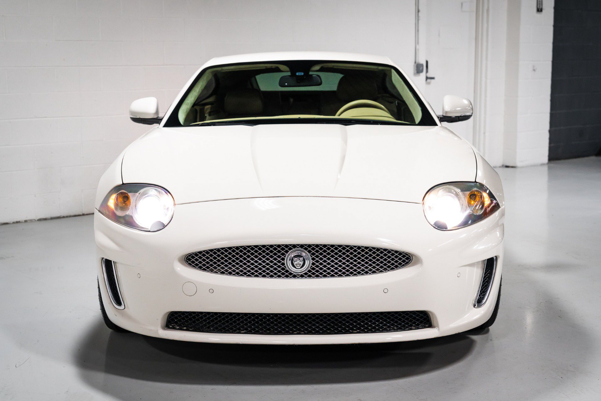 Used 2010 Jaguar XK Coupe RWD image 8