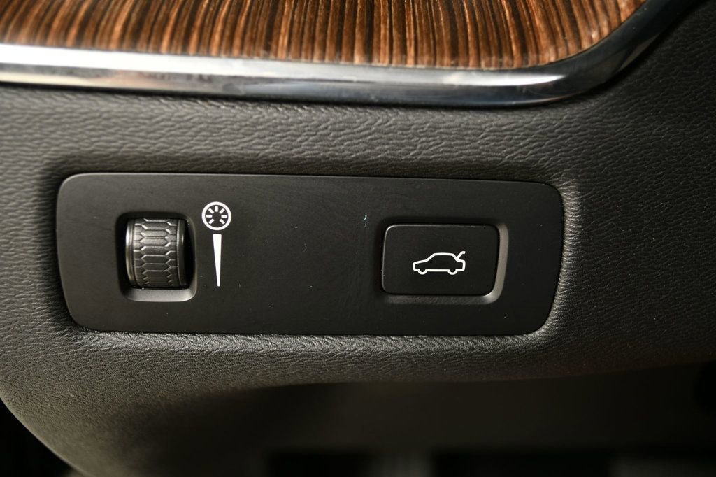 Used 2022 Volvo XC60 B5 Momentum w/ Protection Package Premier image 64