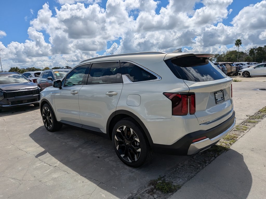 Certified 2026 Kia Sorento EX w/ EX Premium Package FWD image 6