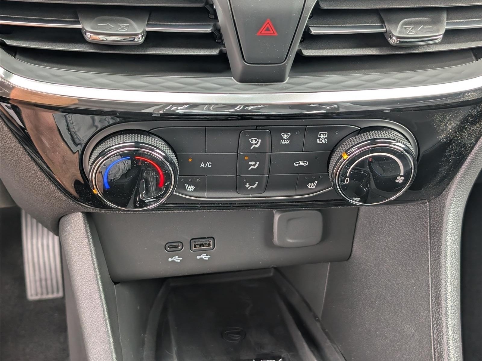 New 2026 Buick Encore GX Sport Touring w/ Advanced Technology Package AWD/4WD image 23