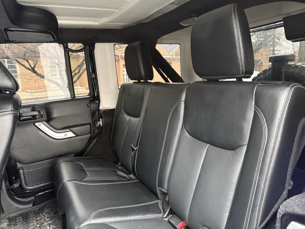 Used 2017 Jeep Wrangler Unlimited Sahara w/ Connectivity Group image 19