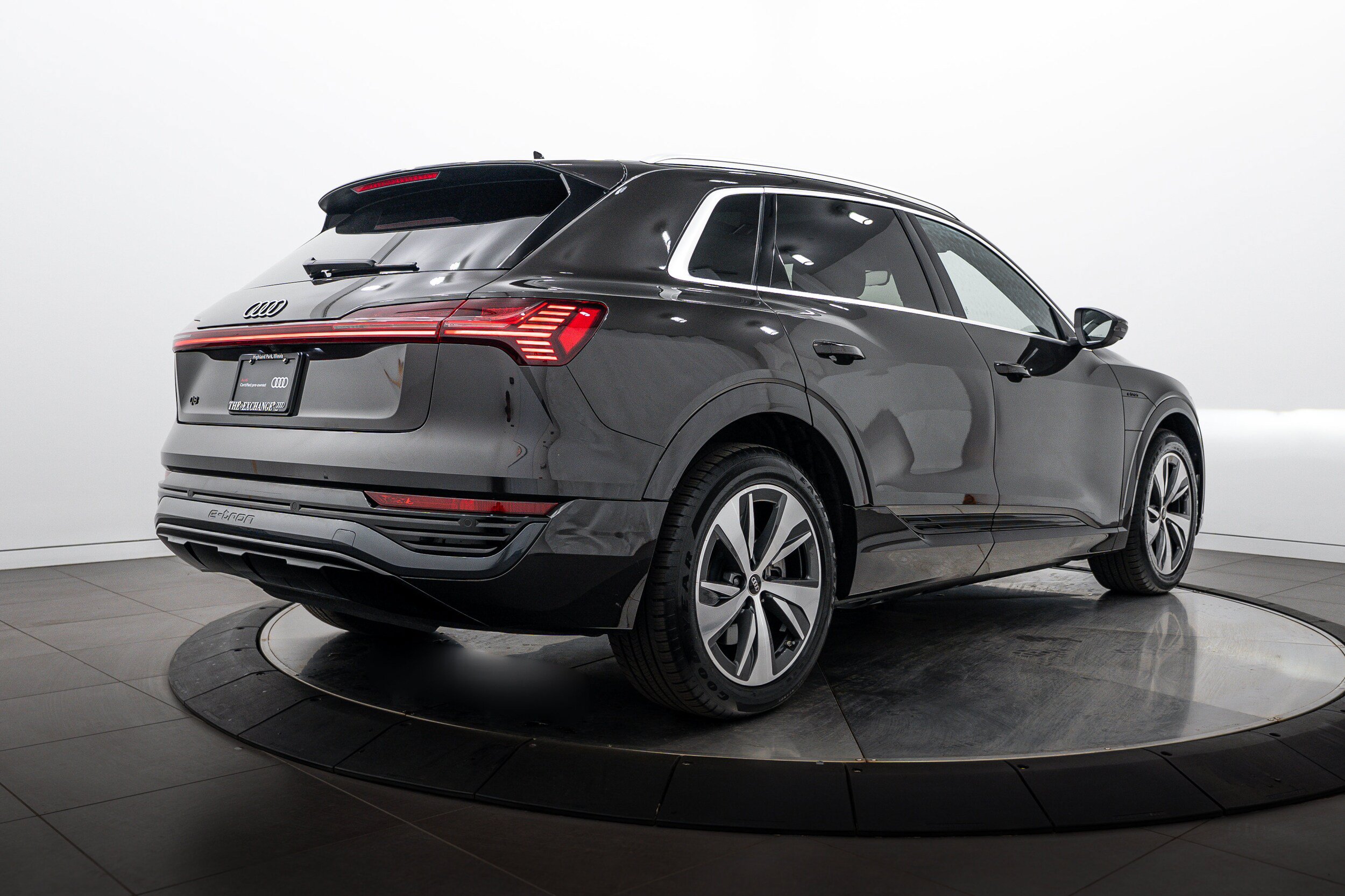 Certified 2024 Audi Q8 e-tron Premium AWD/4WD image 4