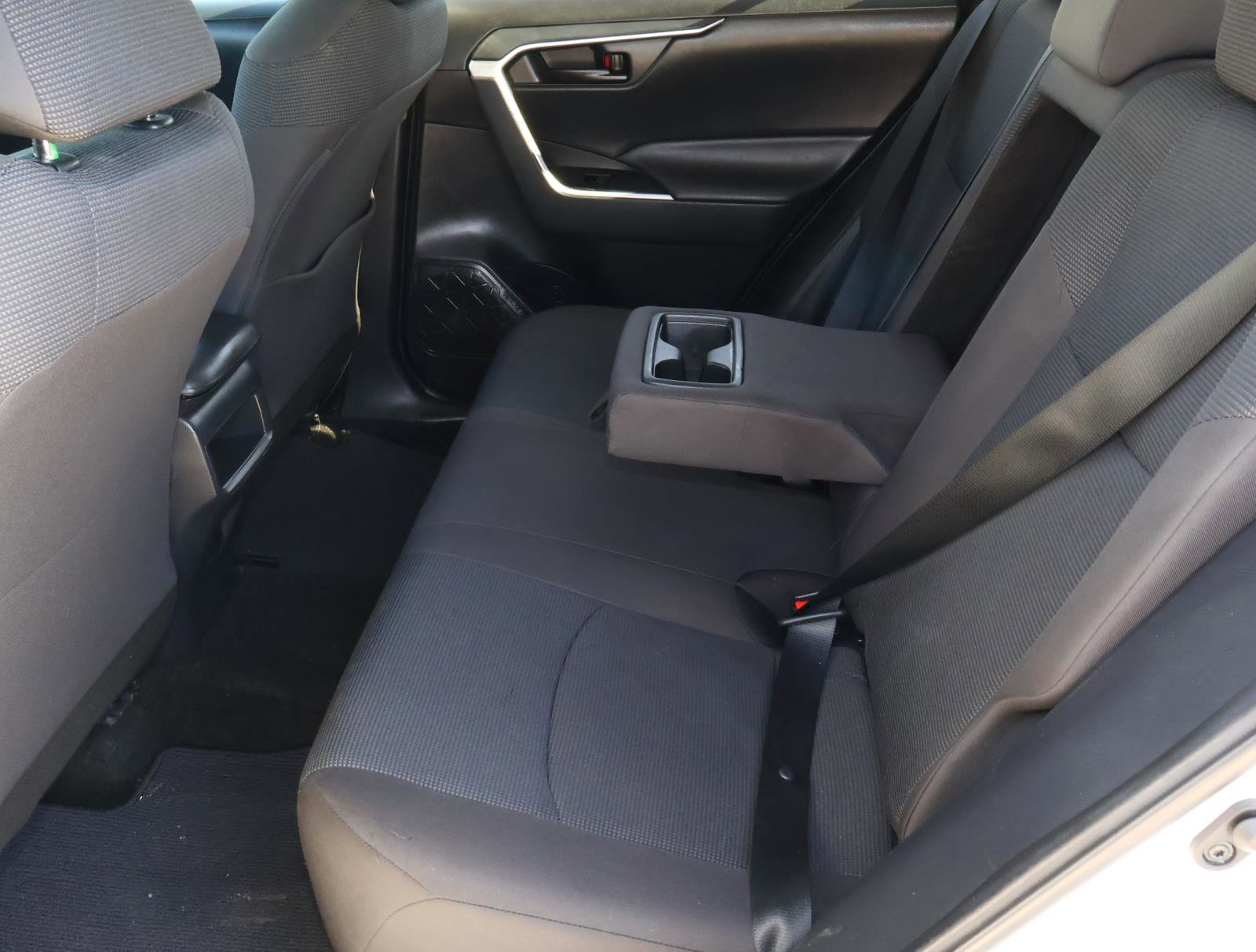 Used 2019 Toyota RAV4 LE image 20