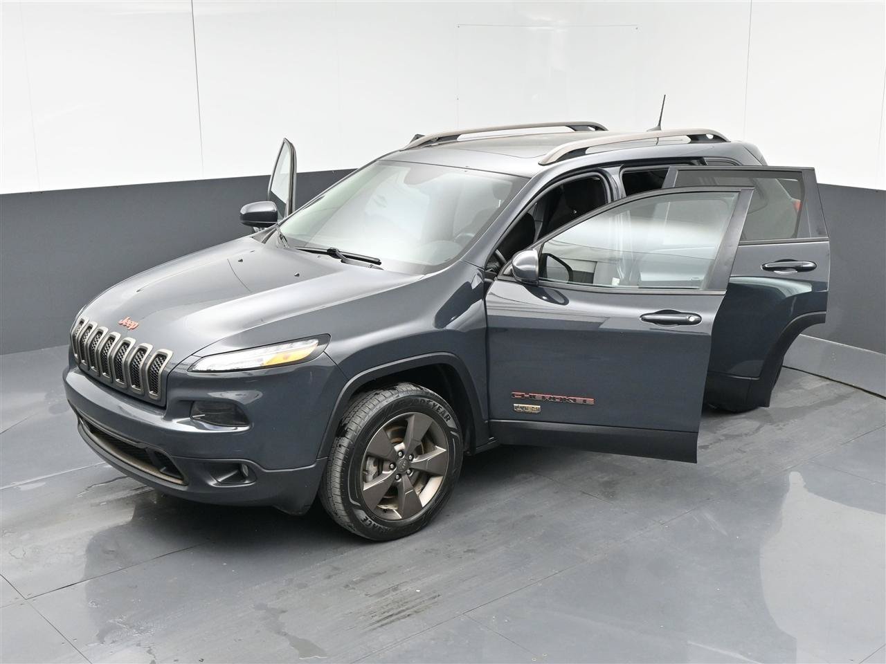Used 2017 Jeep Cherokee 75th Anniversary AWD/4WD image 40