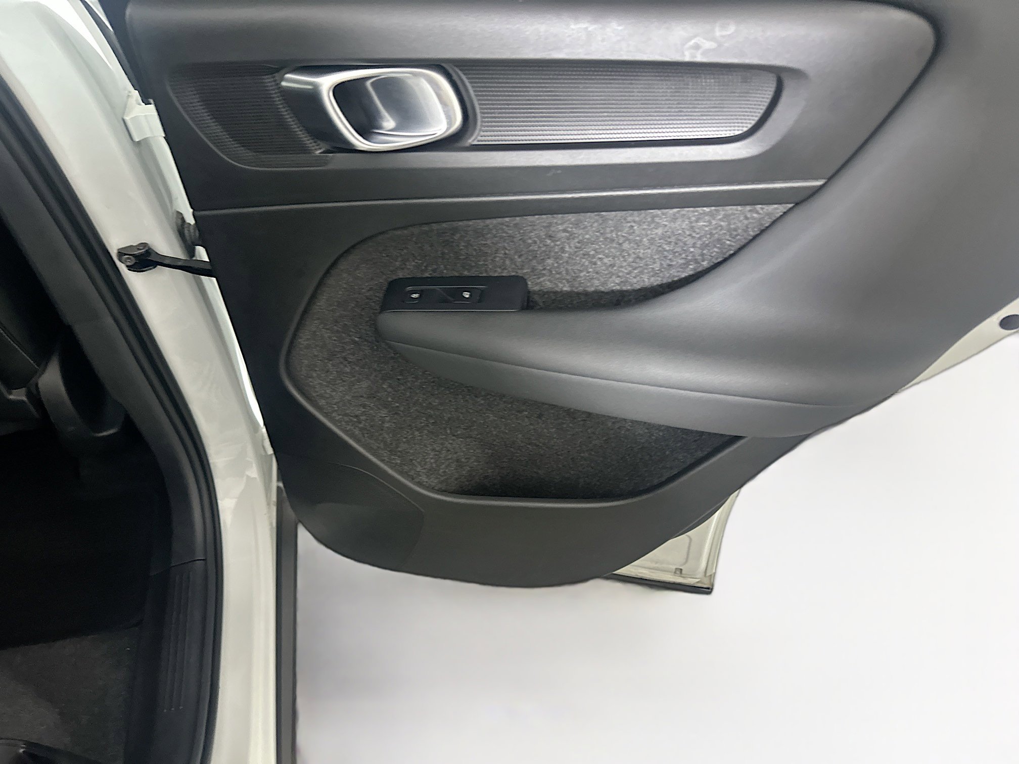 Used 2024 Volvo XC40 B5 Plus w/ Climate Package image 28