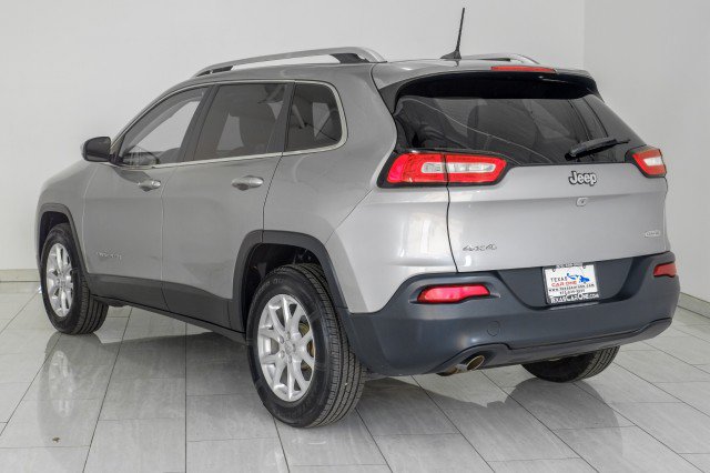 Used 2016 Jeep Cherokee Latitude w/ Cold Weather Group AWD/4WD image 8